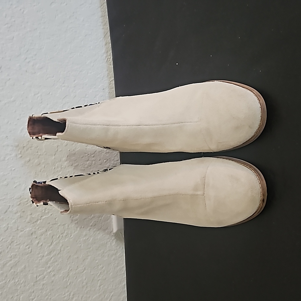 Tom's booties